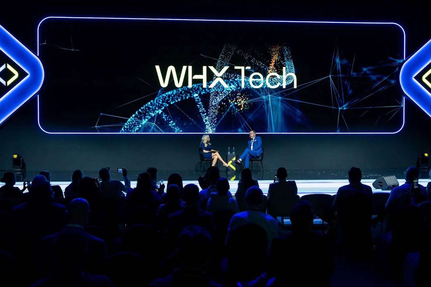 Table ronde sur la grande scène de WHX Tech devant un large public